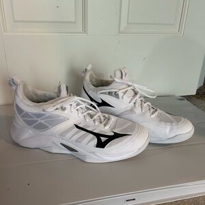 Mizuno women’s volleyball shoe